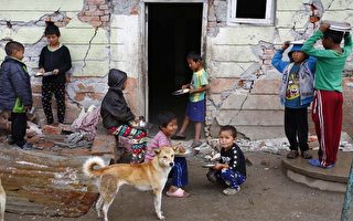 尼泊尔不哭 200孩子的妈妈为震灾募款