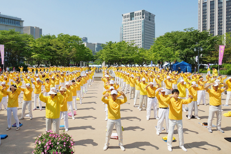 二零一五年五月十日,韓國慶祝第十六屆「5.13世界法輪大法日」及法輪大法洪傳二十三週年。(金國煥/大紀元)