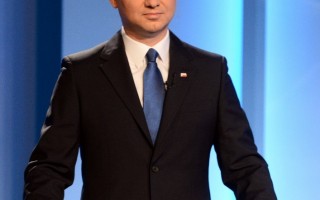波兰大选 保守派挑战者爆冷领先现总统