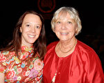 費城觀眾結伴觀神韻  慶母親節