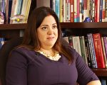 南加大副教授韦内葛斯 (Kristan Venegas) 6日表示,应尽量避免申请学生助学贷款。(郑浩/大纪元)