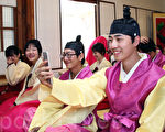 中国留学生体验韩国“成人礼”