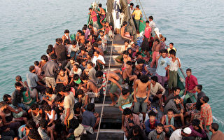 印尼渔民救百余难民上岸 400人仍困海上