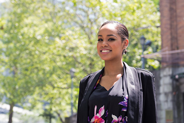2015年度日本的環球小姐宮本亞莉安娜(Ariana Miyamoto)在採訪中表示,希望在減少人種的歧視上有所作為。(牛彬/大紀元) 2015年度日本的環球小姐宮本亞莉安娜(Ariana Miyamoto)在採訪中表示,希望在減少人種的歧視上有所作為。(牛彬/大紀元)