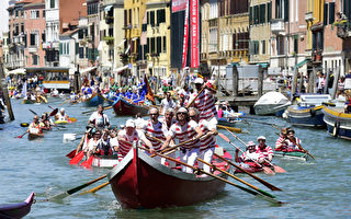 组图：威尼斯第41届划船赛热闹登场