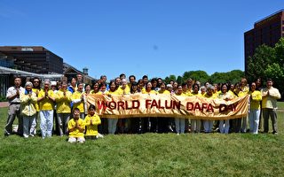 费城法轮功学员庆祝世界法轮大法日