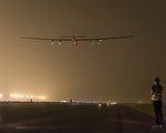 以太阳能为动力的革命性“太阳动力2号”（Solar Impulse 2），5月31日凌晨自南京升空，展开太平洋上空6天6夜飞行。
(AFP)