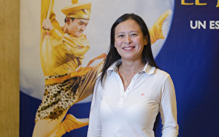 華裔Shaowin Kao女士於5月31日晚觀看神韻舞劇《西遊記》。她說，觀看這場演出讓她有回家的感覺。（新唐人）