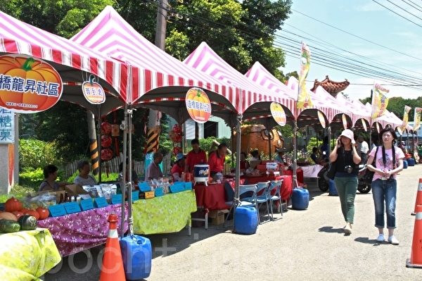苗北市集的摊位展示。(许享富 /大纪元) 苗北市集的摊位展示。(许享富 /大纪元)