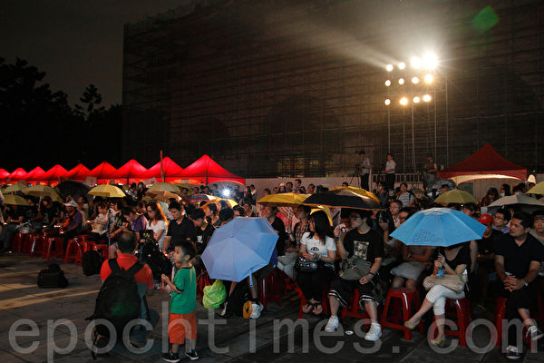多个民间团体6月4日晚间在台北中正纪念堂举办“六四天安门事件”26周年纪念晚会。（罗正恒/大纪元）