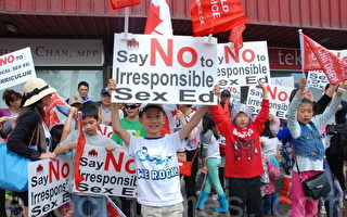反對新性教育  華裔家長在陳國治辦公室前抗議