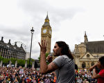 英将进一步财政紧缩 民众聚国会外抗议