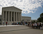 2015年6月22日， 人們等待進入美國最高法院。本週高等法院將公布幾項裁決，預計將包括奧巴馬健保補貼案。 （Mark Wilson/Getty Images)