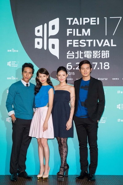 第17屆台北電影節於6月26日開幕,主演宥勝(右起)、歐陽靖、簡嫚書、莊凱勛(出席新片《菜鳥》揭開序幕。(台北電影節提供) 第17屆台北電影節於6月26日開幕,主演宥勝(右起)、歐陽靖、簡嫚書、莊凱勛(出席新片《菜鳥》揭開序幕。(台北電影節提供)