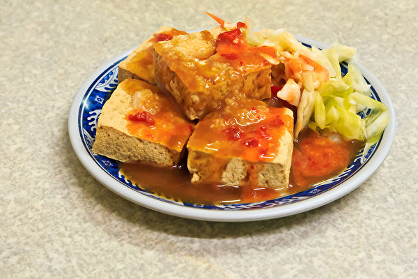脆皮臭豆腐。(王嘉益/大紀元) 脆皮臭豆腐。(王嘉益/大紀元)