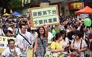 組圖：香港七一遊行 民眾創意道具標語