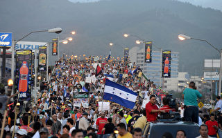 宏都拉斯6万人上街 要贪污总统下台