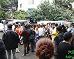成都發生暴力綁架訪民 群眾怒砸截訪車