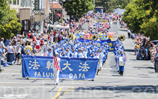 组图：加州马林县独立日游行 天国乐团受欢迎
