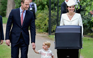 英國小公主接受洗禮 威廉王子一家四口公開亮相