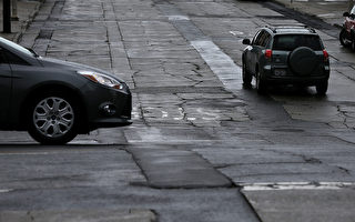 旧金山地区大部分道路处于不佳状态。（Justin Sullivan/Getty Images）