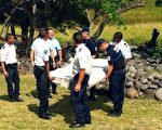 疑似MH370残骸将被送往法国 又发现一行李箱