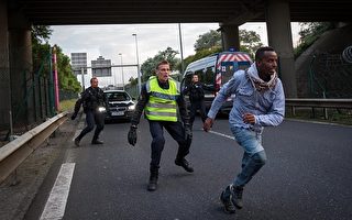 防穿越隧道赴英 法警攔阻逾千移民