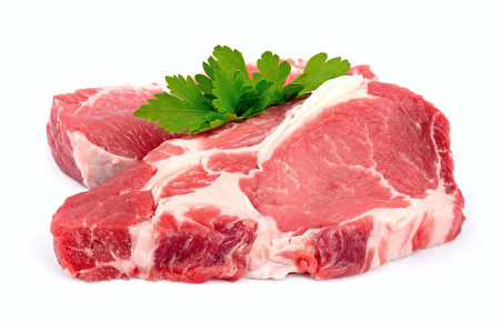 用草料餵養的牛精肉、雞肉不但易消化,還富含蛋白質。(Fotolia)