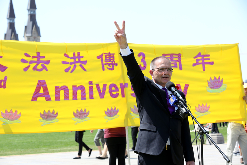 加拿大国会议员瓦蒂斯劳‧利森(Wladyslaw Lizon)(大纪元)