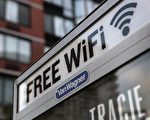 以色列特拉維夫的手機保全公司Skycure調查發現，全球多個旅遊熱點的公共Wi-Fi都不安全，紐約時代廣場的風險居全球最高。  ( John Moore/Getty Images)