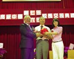 揚子中學校長交接 場面溫馨感人
