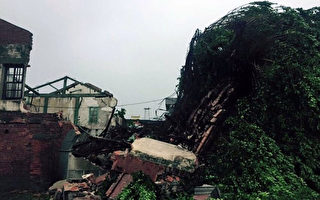 台风苏迪勒 嘉县历史建物墙面倒塌
