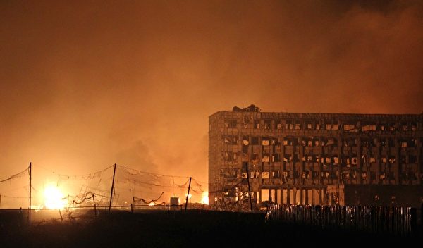 8月12日,天津爆炸现场。(STR/AFP/Getty Images) 8月12日,天津爆炸现场。(STR/AFP/Getty Images)