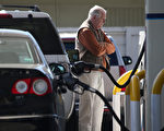 隨著科技進步，加州汽油消耗在逐漸減少。（Justin Sullivan/Getty Images）