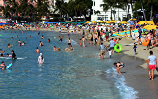 夏威夷威基基海滩因废水污染暂关闭