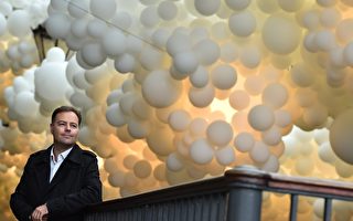 壮观！ 10万白色气球妆点伦敦古迹