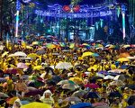 馬來西亞淨選盟4.0大集會30日和平落幕，參與人數高達30萬人，創下大馬史上街頭示威運動最多人數紀錄。(MANAN VATSYAYANA/AFP)