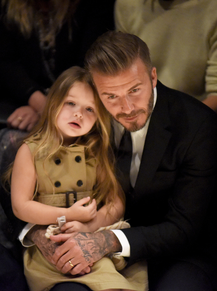 貝克漢姆一家日前一同看秀。(Jeff Vespa/Getty Images for Burberry) 貝克漢姆一家日前一同看秀。(Jeff Vespa/Getty Images for Burberry)