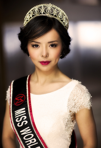 自世界小姐加拿大賽區冠軍林耶凡(Anastasia Lin)向媒體披露家人被中共國安威脅後,加拿大政府於27日在首都渥太華發表聲明,稱讚其呼籲關注中國人權問題的努力。圖為,2015年5月16日,林耶凡當選2015年加拿大世界小姐。(林耶凡提供) 自世界小姐加拿大賽區冠軍林耶凡(Anastasia Lin)向媒體披露家人被中共國安威脅後,加拿大政府於27日在首都渥太華發表聲明,稱讚其呼籲關注中國人權問題的努力。圖為,2015年5月16日,林耶凡當選2015年加拿大世界小姐。(林耶凡提供)