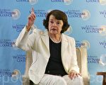 加州联邦参议员范士丹(Dianne Feinstein)于9月2日晚在圣莫尼卡的洛伊斯酒店发表演说。(郑浩/大纪元)