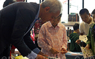 华埠新图书馆正式开放 市长剪彩