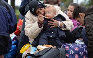 难民如潮涌入 奥地利将逐步禁入境