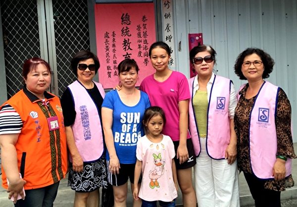 台東蘭馨會和受扶助小珍珠及其家人合影。(黃素溶提供) 台東蘭馨會和受扶助小珍珠及其家人合影。(黃素溶提供)