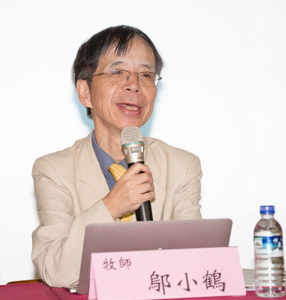 香港邬小鹤牧师以“今日香港、明日台湾”,呼吁台湾政府应存危机感,珍惜自由与民主。(郑顺利/大纪元) 香港邬小鹤牧师以“今日香港、明日台湾”,呼吁台湾政府应存危机感,珍惜自由与民主。(郑顺利/大纪元)