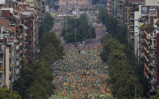 争取脱离西班牙 150万加泰隆尼亚人上街