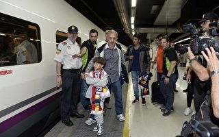 遭绊倒叙利亚难民落脚西班牙 任足球教练