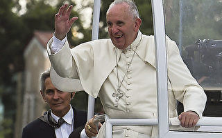 组图：教宗抵哈瓦那  古巴领袖接机
