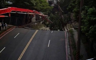 高市中林路塌陷擴大 台經濟部協調搶救