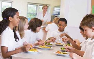 华府校餐涨价  学生食物更健康