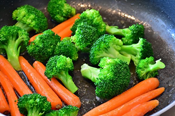 熟吃胡萝卜，有利于β-胡萝卜素释放，增加营养吸收。